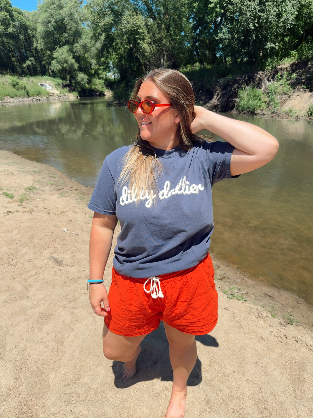 Dilly Dallier Tee