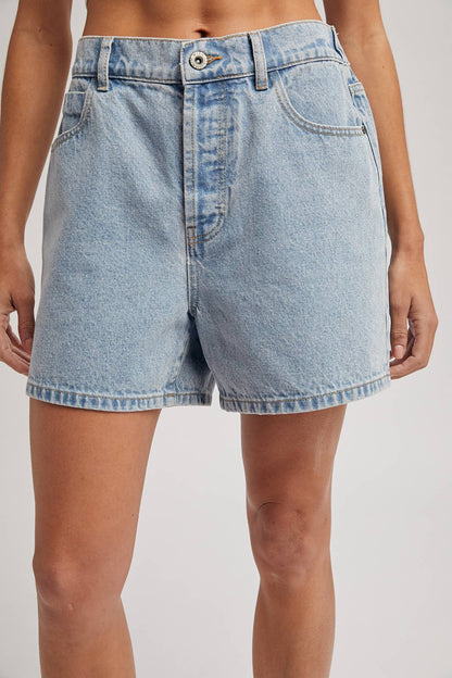 Sunday Stroll Shorts - Light Denim