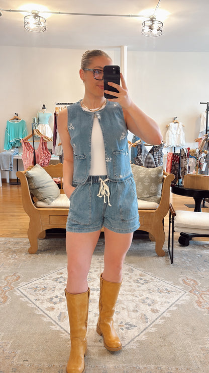 Easy Day Denim Shorts - Light Denim