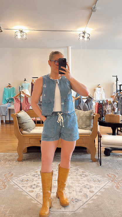 Easy Day Denim Shorts - Light Denim