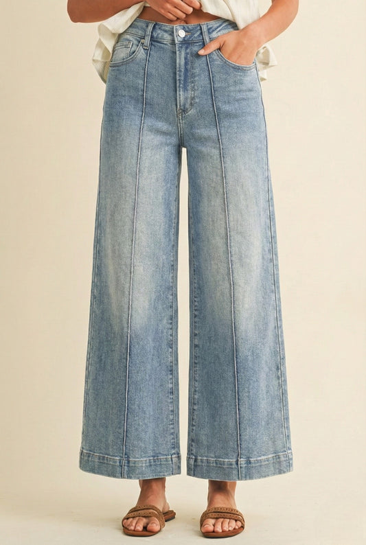 Wide-leg Pin Tuck Detail Denim - Light Wash